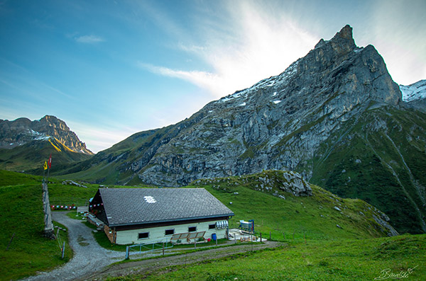 Alphütten Hobiel auf Surenen mit Schlossberg